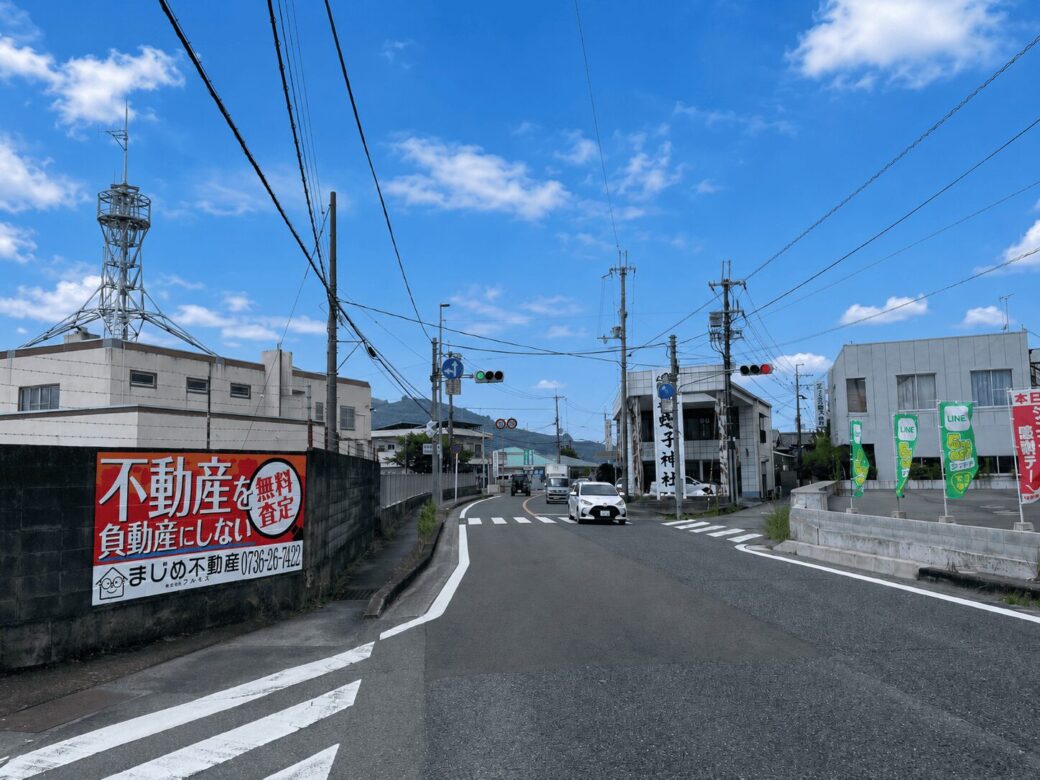 株式会社フルモス様の野立て看板設置事例画像です。