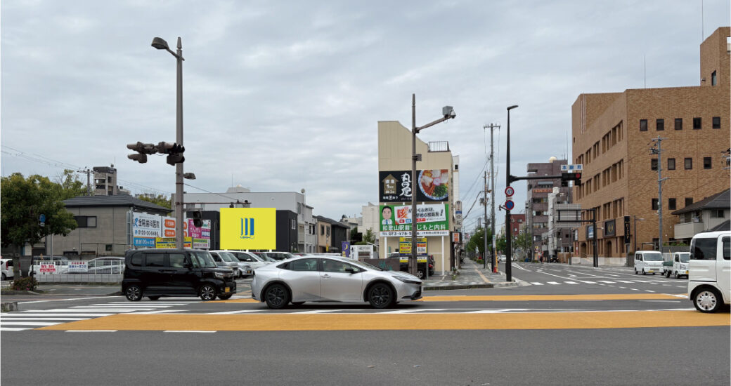 和歌山市吉田交差点付近の野立て看板枠画像です。