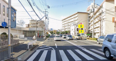 神戸市垂水区舞子坂 西舞子小学校東交差点付近の野立て看板