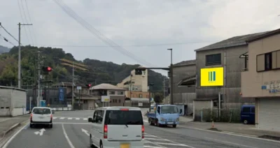 海南市重根 重根南交差点付近の壁面看板